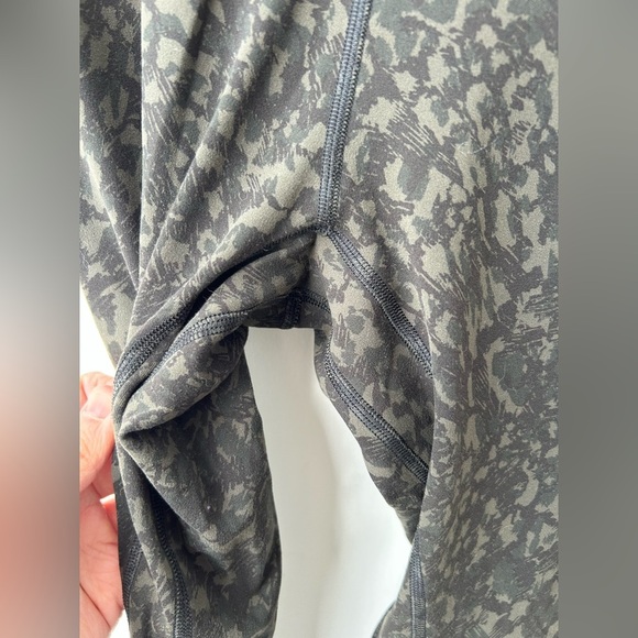 Lululemon Align Pant II 25"
Wild Thing Camo Deep Coal Multi - Picture 5 of 14